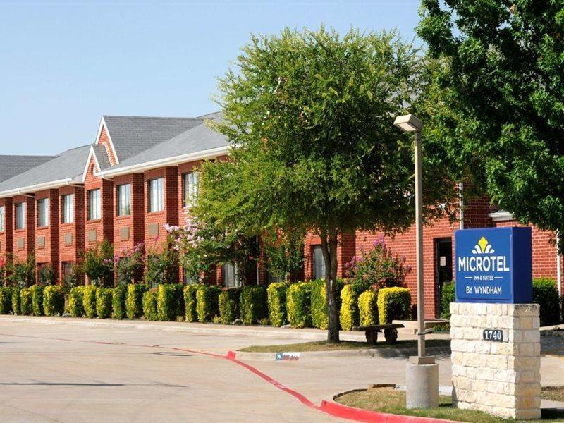 Travelodge By Wyndham Arlington/Dallas Area Екстериор снимка