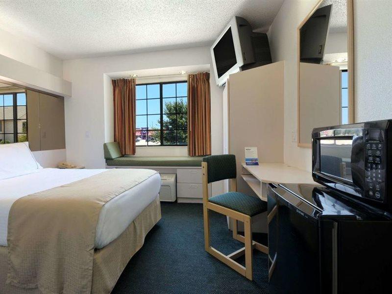 Travelodge By Wyndham Arlington/Dallas Area Екстериор снимка