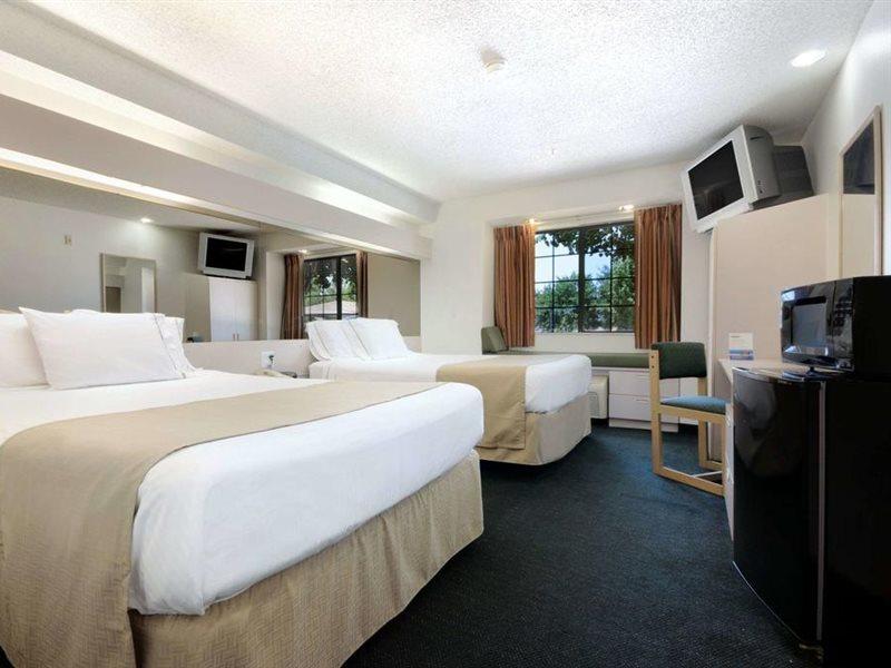 Travelodge By Wyndham Arlington/Dallas Area Екстериор снимка