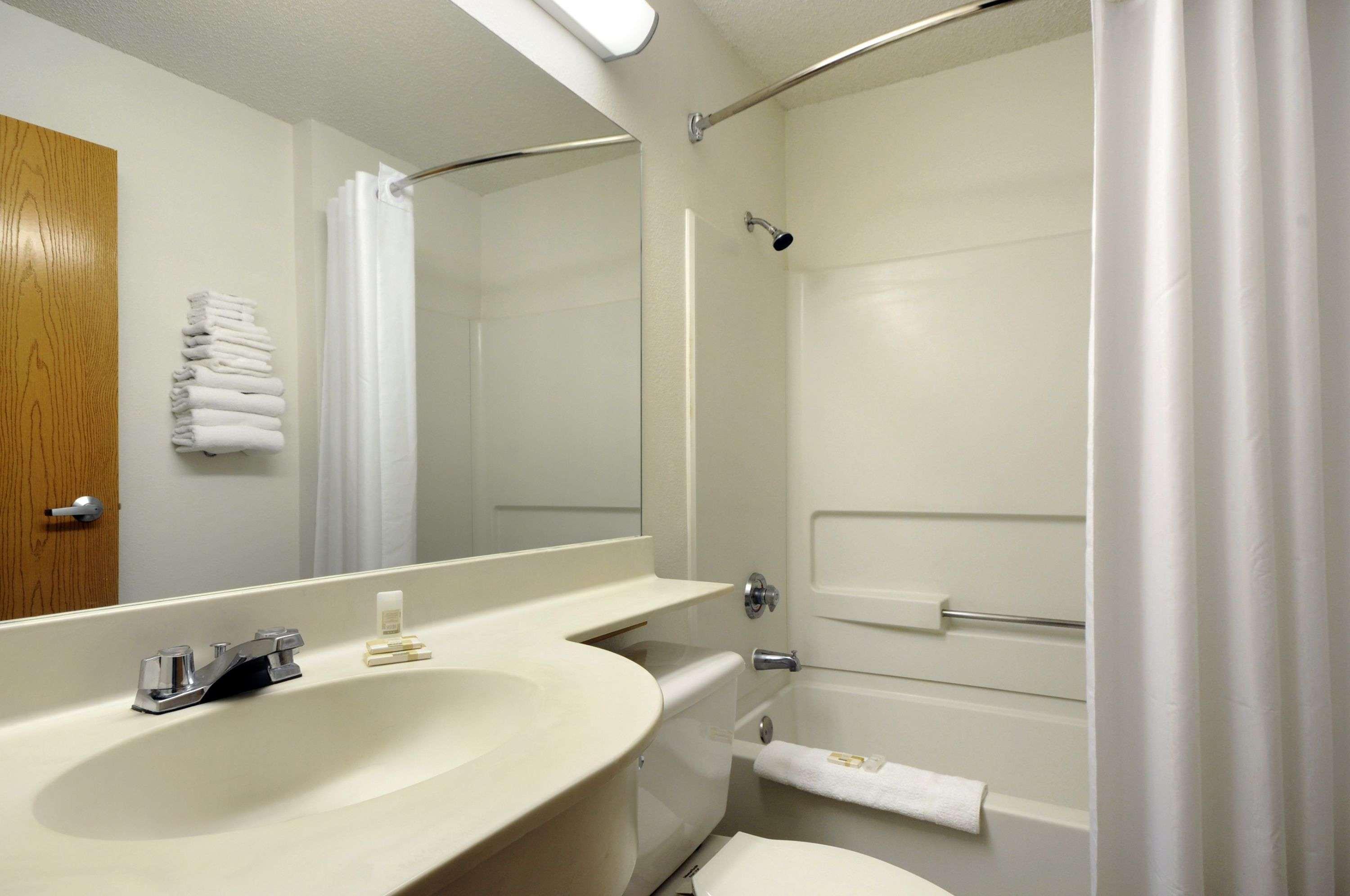 Travelodge By Wyndham Arlington/Dallas Area Стая снимка
