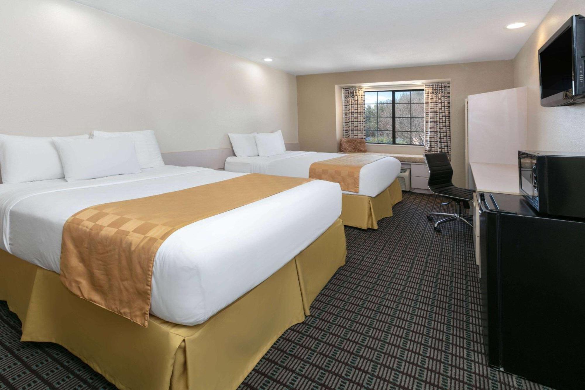 Travelodge By Wyndham Arlington/Dallas Area Екстериор снимка