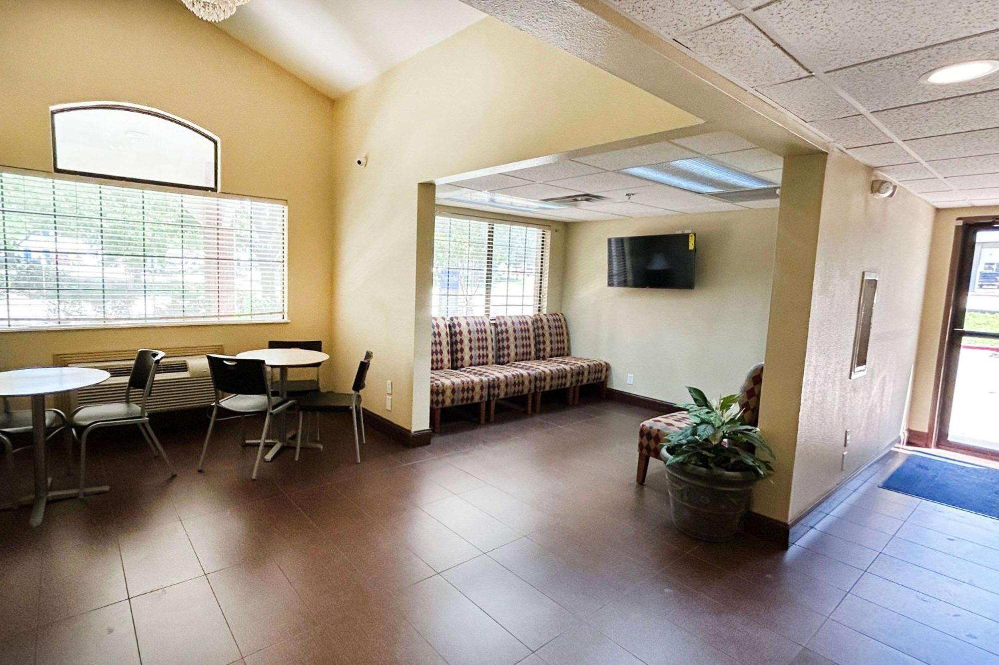Travelodge By Wyndham Arlington/Dallas Area Екстериор снимка