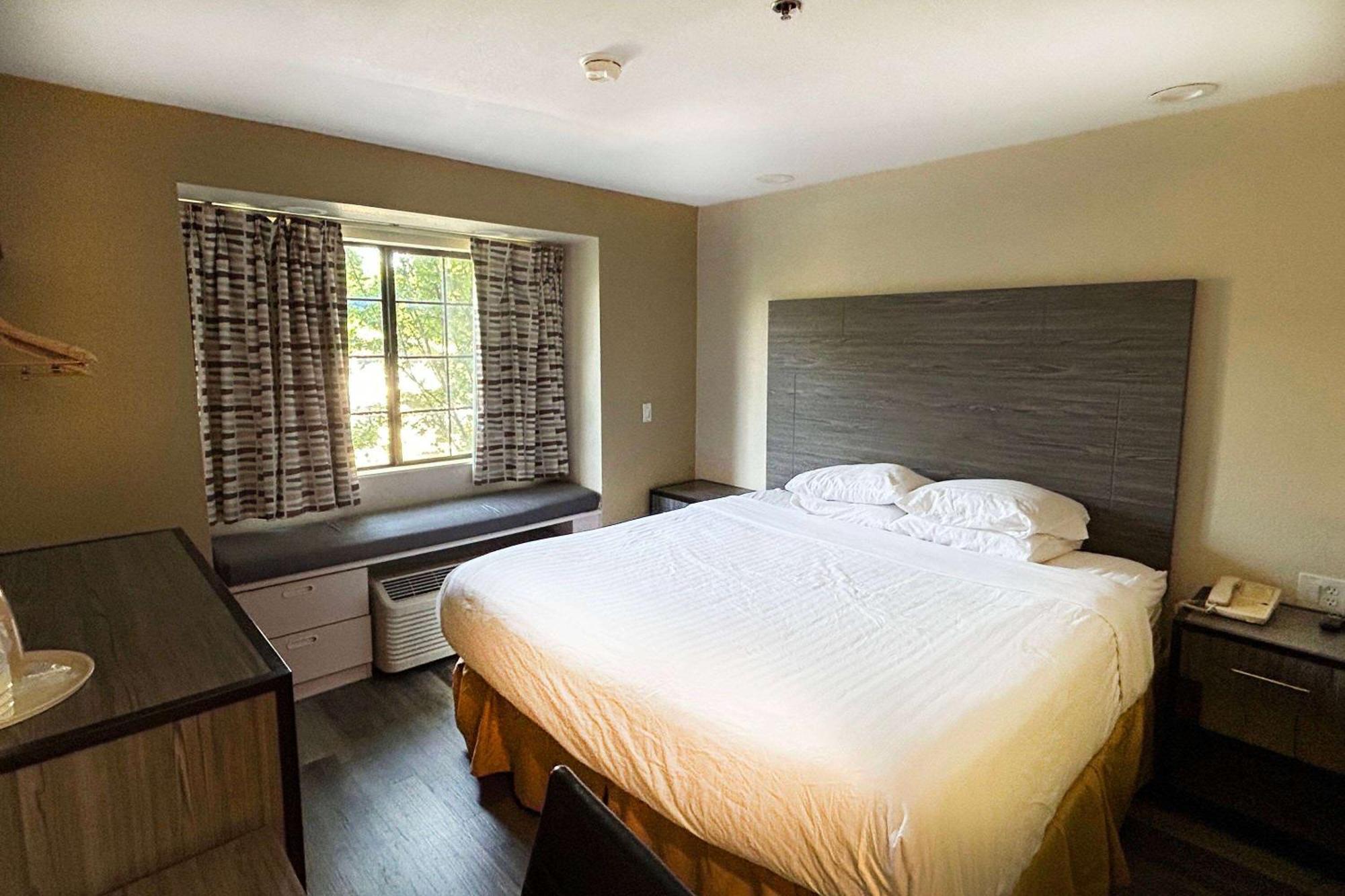 Travelodge By Wyndham Arlington/Dallas Area Екстериор снимка