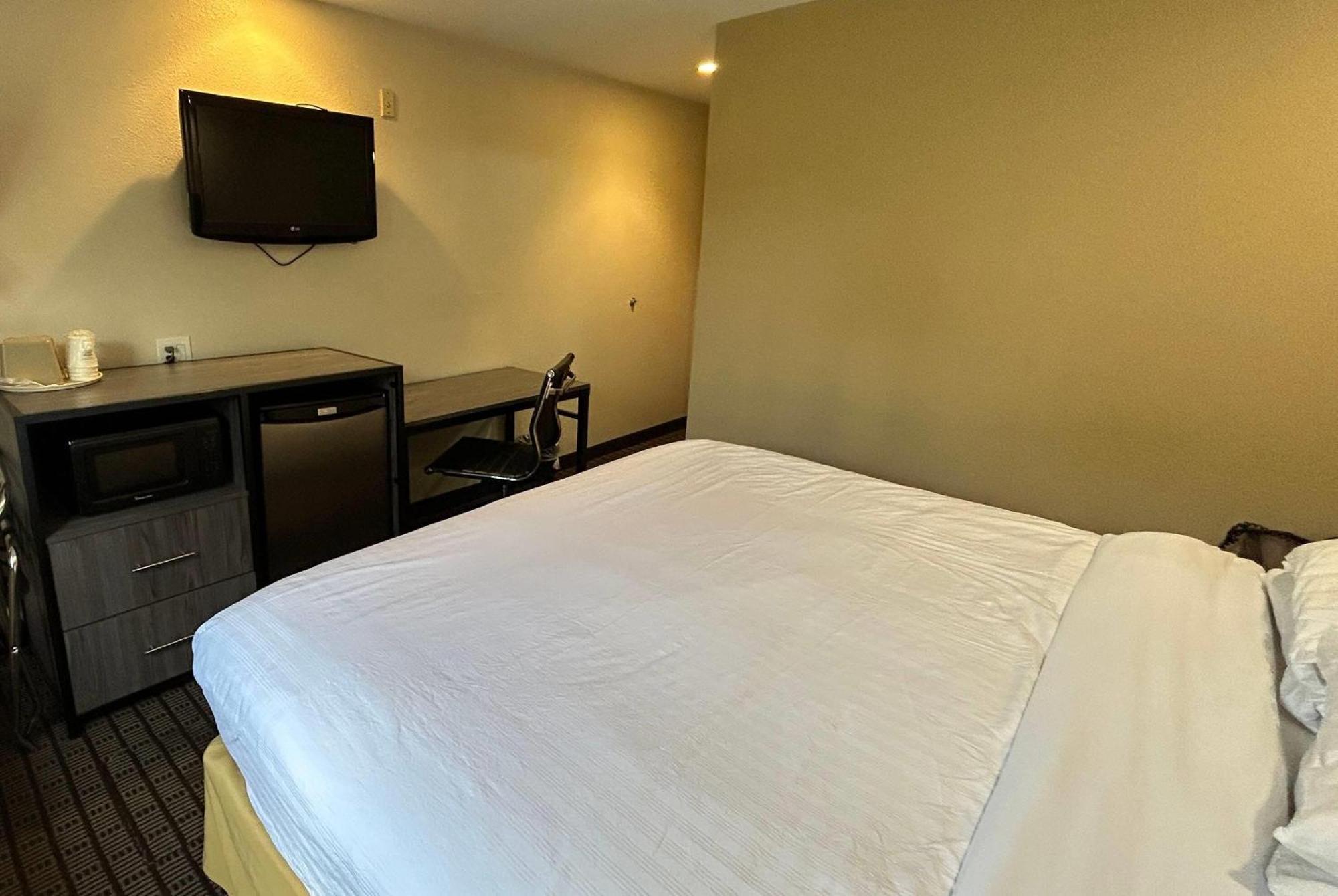 Travelodge By Wyndham Arlington/Dallas Area Екстериор снимка