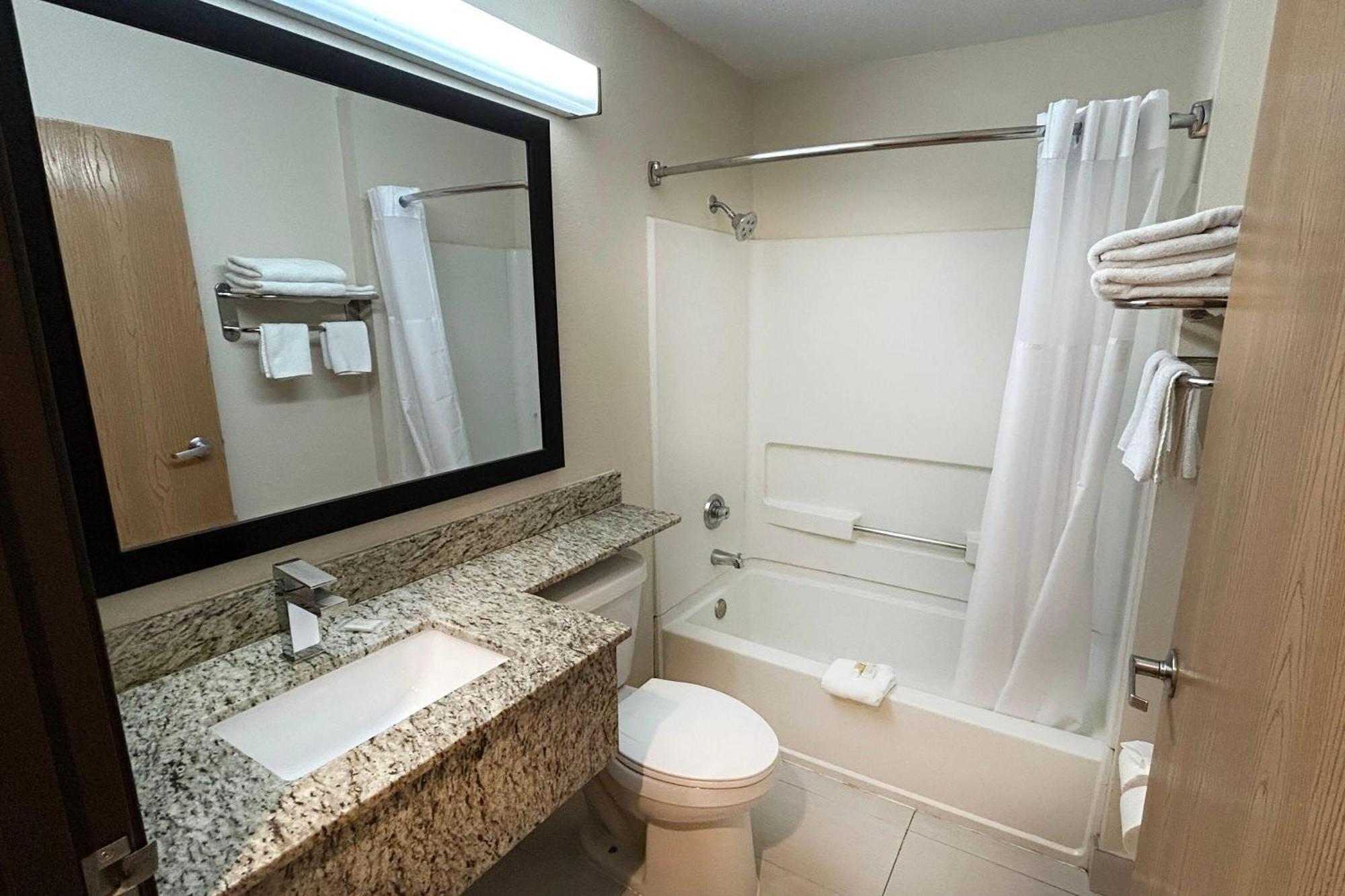 Travelodge By Wyndham Arlington/Dallas Area Екстериор снимка