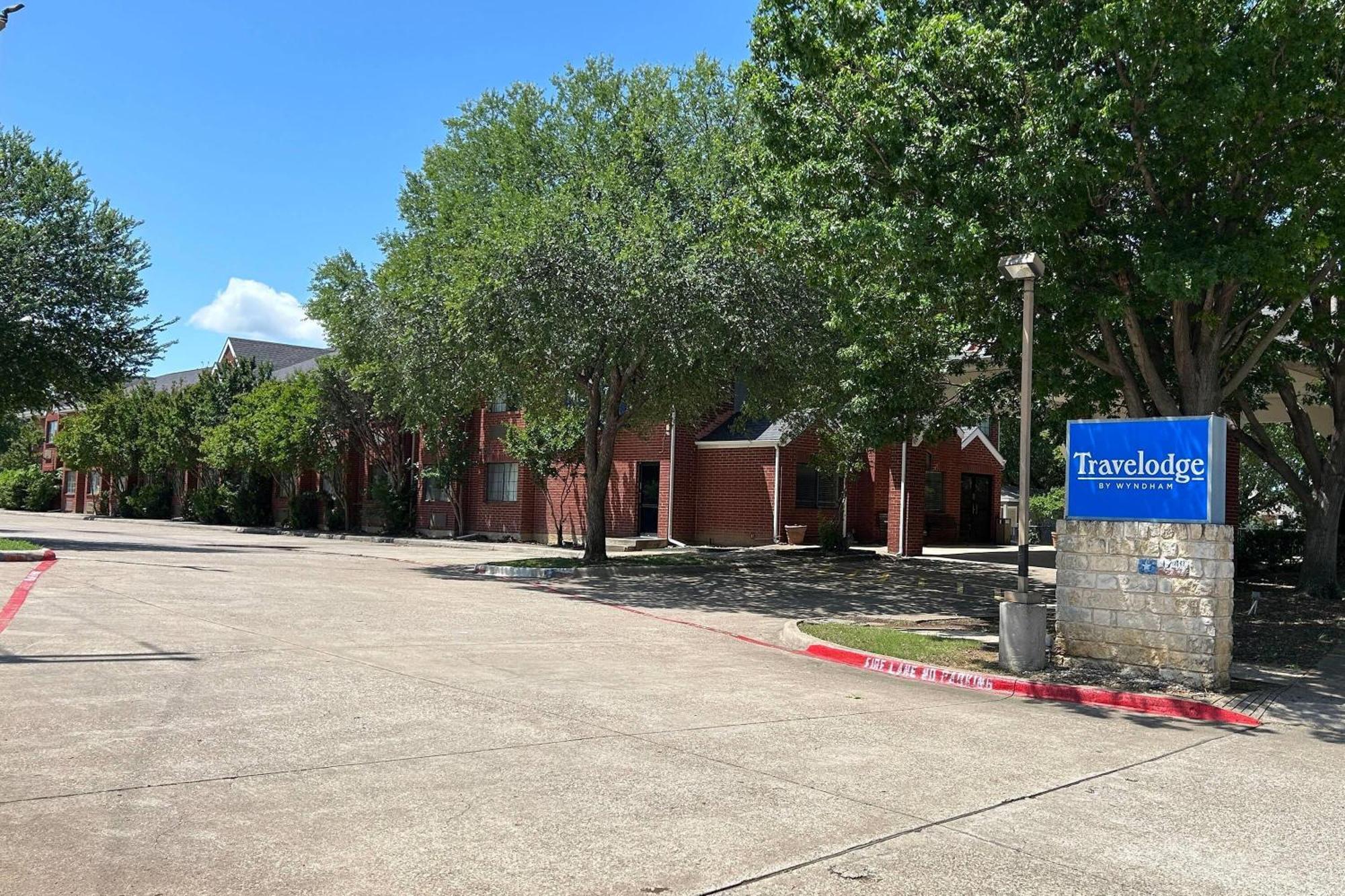 Travelodge By Wyndham Arlington/Dallas Area Екстериор снимка