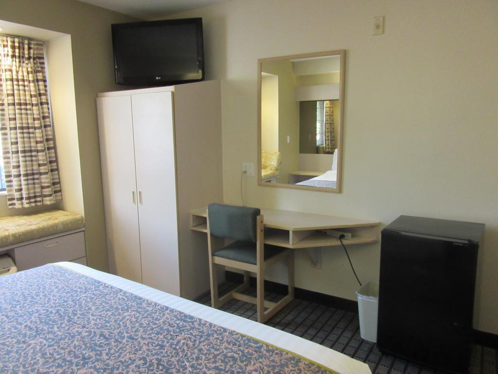 Travelodge By Wyndham Arlington/Dallas Area Екстериор снимка